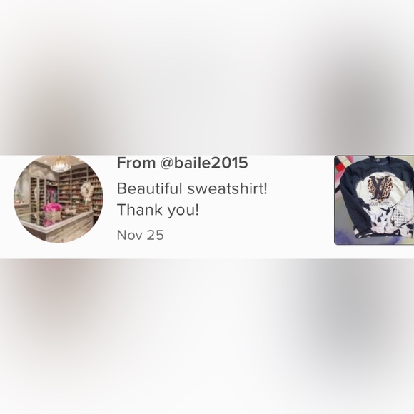 Sweatshirt Lips 👄 LV Print W/ LV Logo On The 👄 Pullover ❌PRICE FIRM❌ NO Offer - Picture 5 of 16